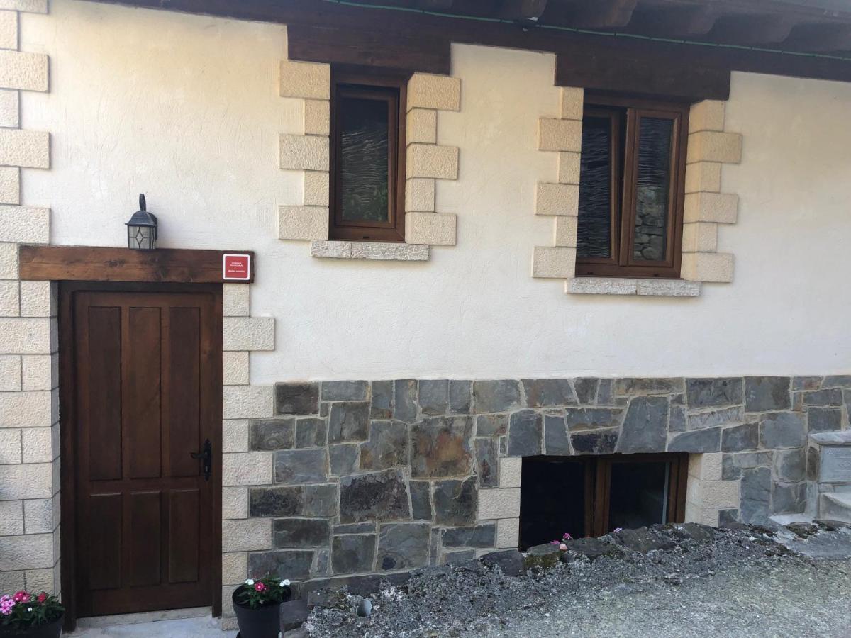 Apartamentos El Puente Camaleño Kültér fotó